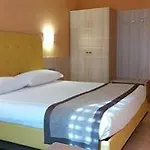 Piranha Hotel E Motel Cameriano