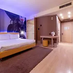 Piranha Hotel E Motel 4*