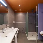 Piranha Hotel E Motel