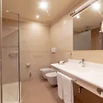 Piranha Hotel E Motel 4*