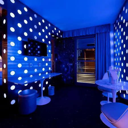 Piranha E Hotel Cameriano