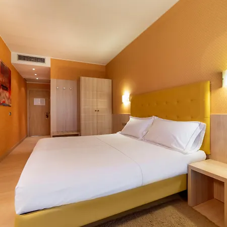 Piranha E Hotel 4*