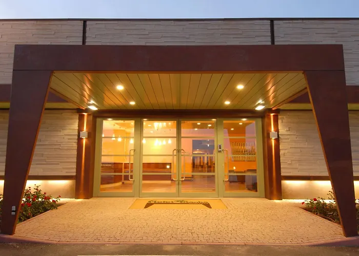 Piranha Hotel E Motel 4*
