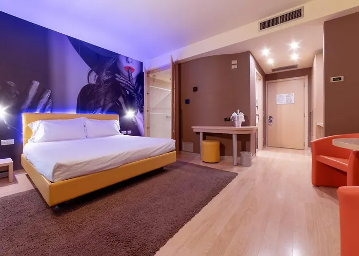 Piranha Hotel E Motel 4*