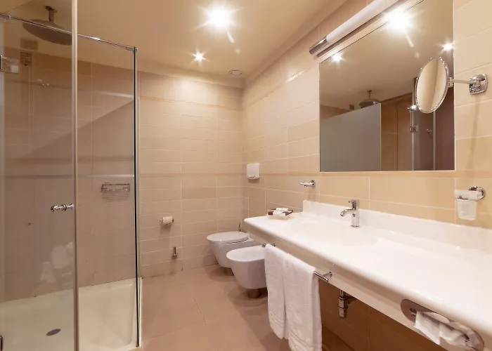 Piranha Hotel E Motel 4*